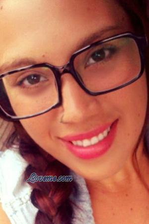 151858 - Laura Age: 37 - Costa Rica