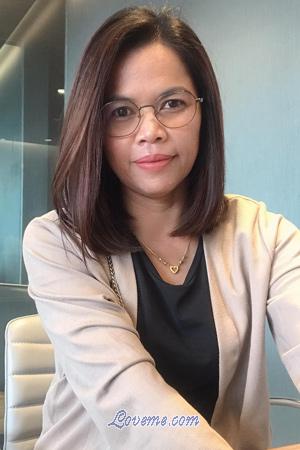 197425 - Phatthawan (Kob) Age: 49 - Thailand