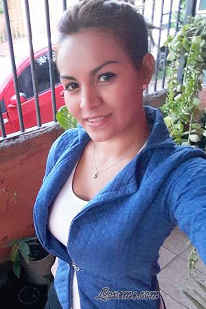 223464 - Laura Age: 36 - Costa Rica